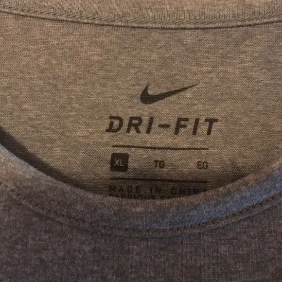 Nike T-shirt - Picture 2 of 2